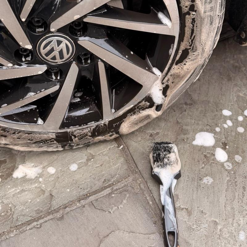 Tyre Brush – Deep Clean for Tyres