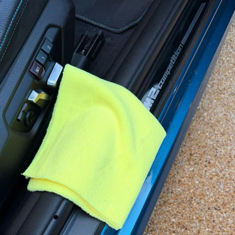 Premium Microfibre Cloth – Ultra Soft, Lint-Free, Car Detailing & Interior