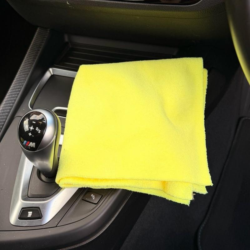 Premium Microfibre Cloth – Ultra Soft, Lint-Free, Car Detailing & Interior