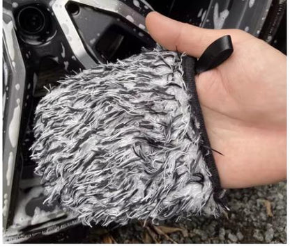 Wheel Mitt – Microfiber Glove for Car Detailing