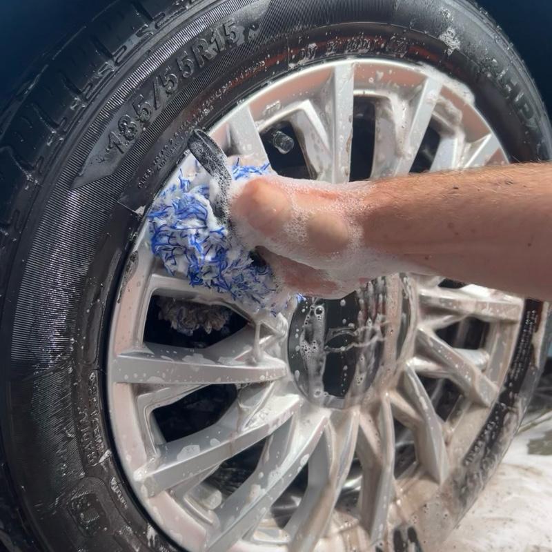 Wheel Mitt – Microfiber Glove for Car Detailing